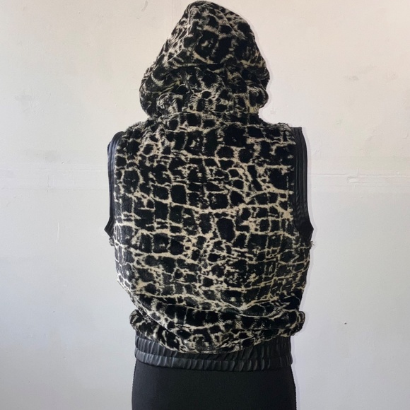 YMI Plush Animal Print Hooded Vest - Picture 6 of 12